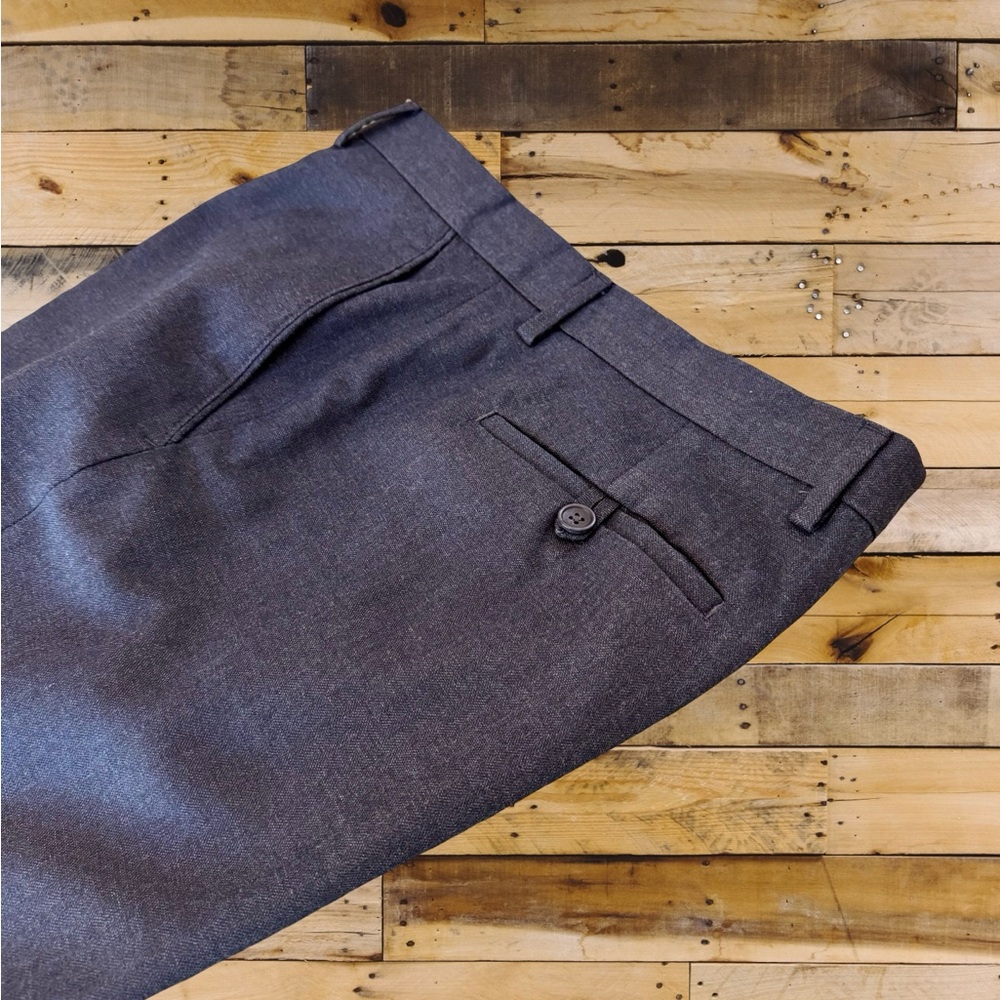 Banana Republic / EUC Men’s Tailored Fit Navy Stripe Dress Slacks / 33 W x 32 L